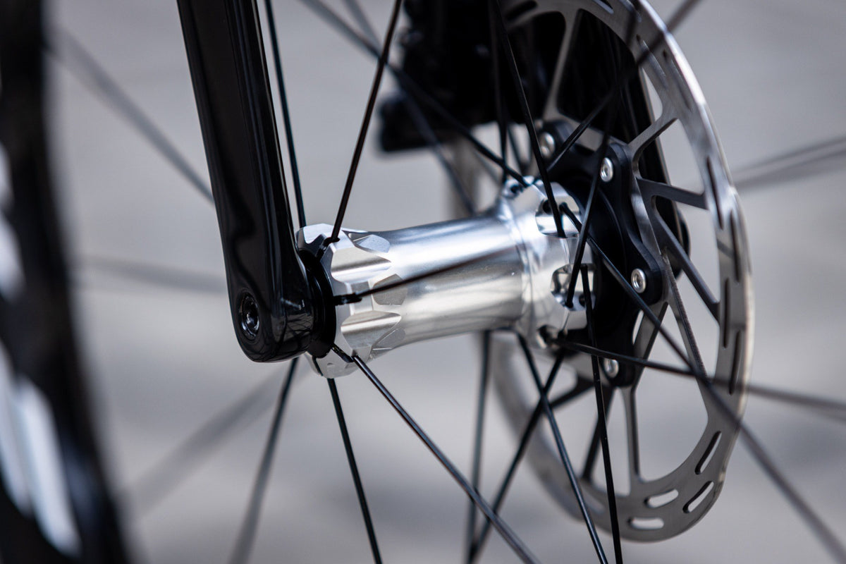 Officine Mattio SL Raw Carbon, vel. 54, přední náboj a kotoučová brzda