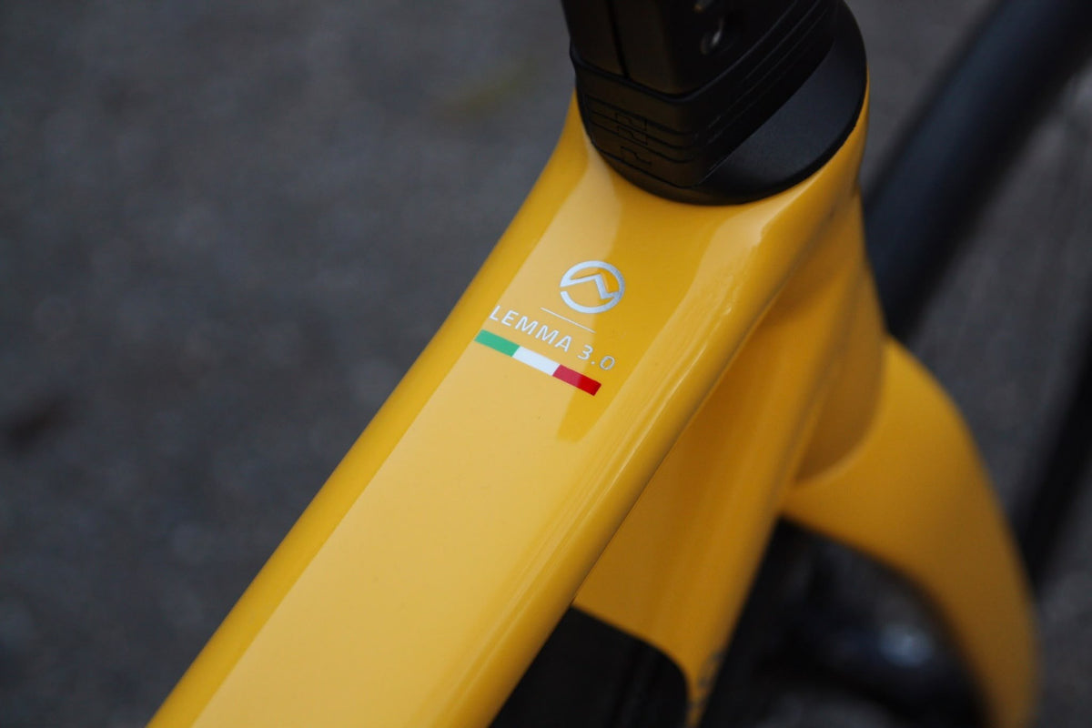 Officine Mattio Lemma 3.0 Giallo di Modena, vel. 54, jeté, hlavová trubka s logem Lemma 3.0