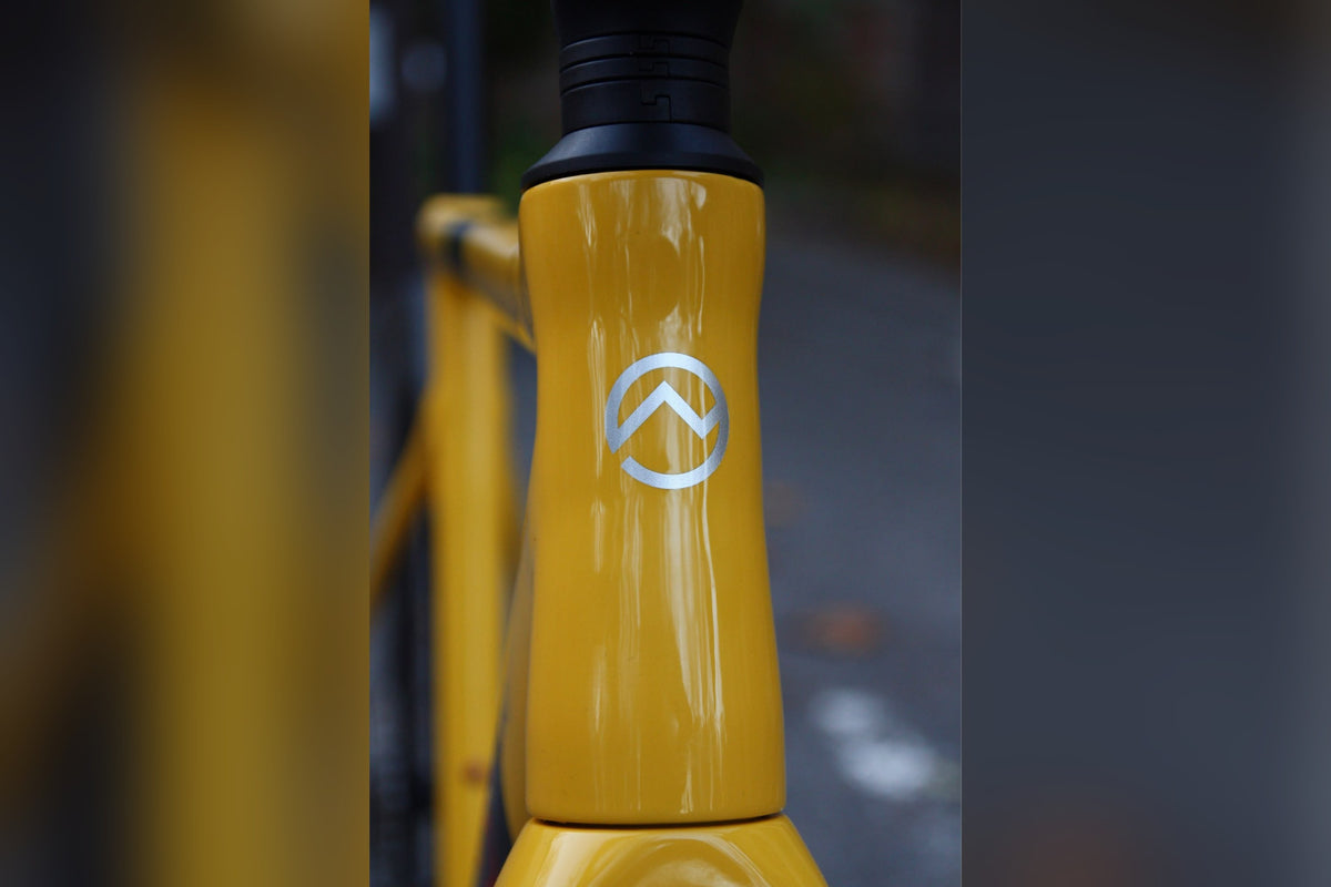 Officine Mattio Lemma 3.0 Giallo di Modena, vel. 54, jeté, hlavová trubka s logem OM