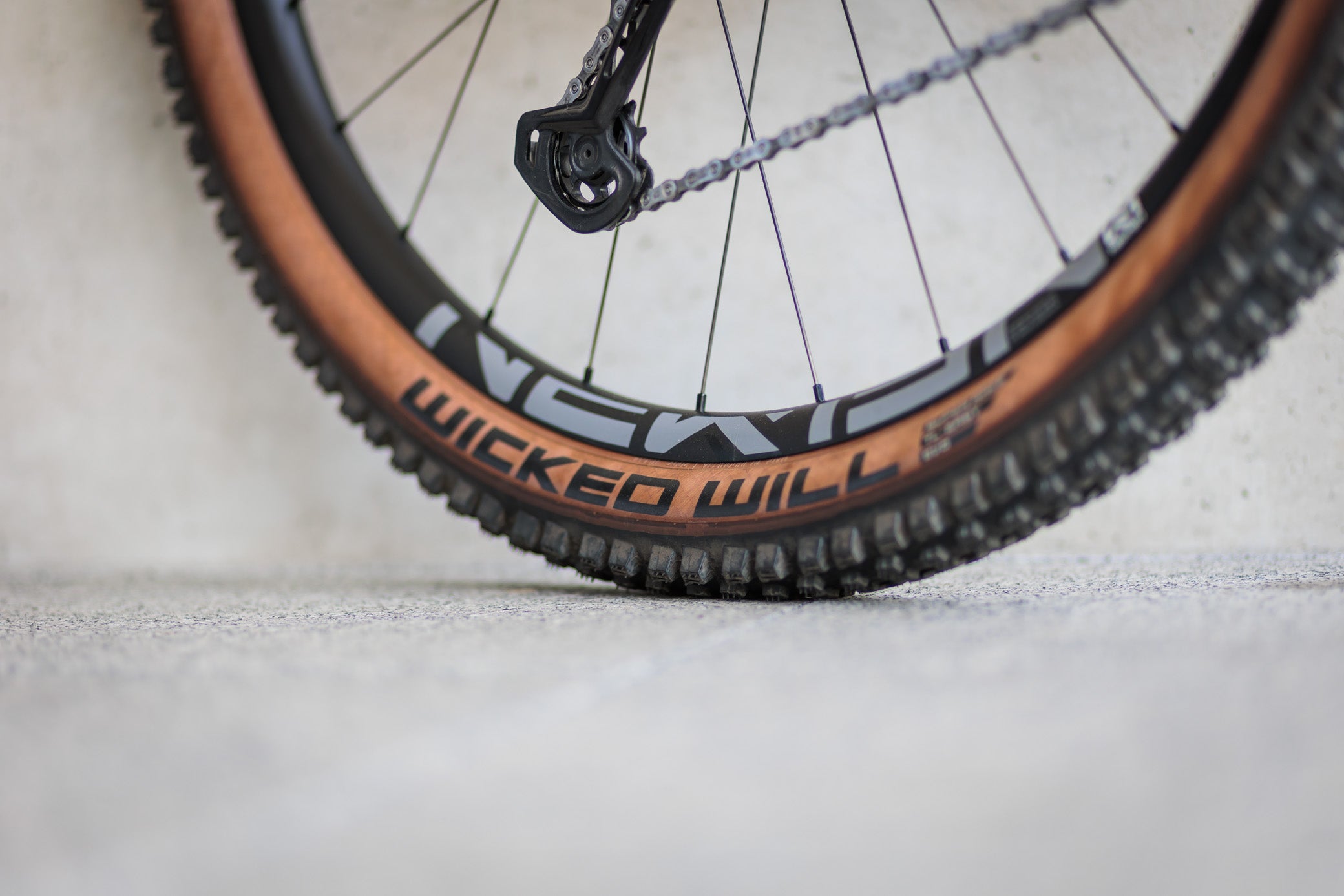 Pivot Switchblade velikos L
