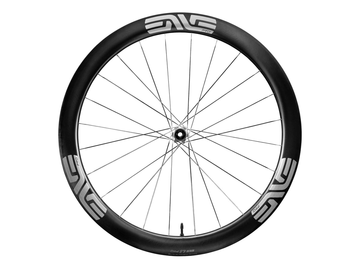 ENVE SES 4.5 PRO, stříbrné nápisy, přední kolo z boku #Barva nápisů_Stříbrné