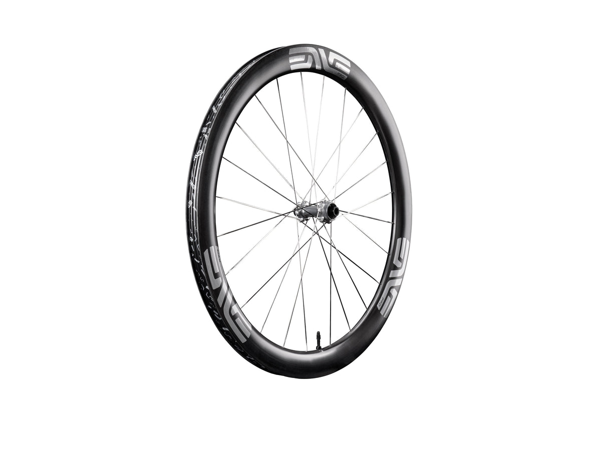 ENVE SES 4.5 PRO, stříbrné nápisy, přední kolo šikmo #Barva nápisů_Stříbrné
