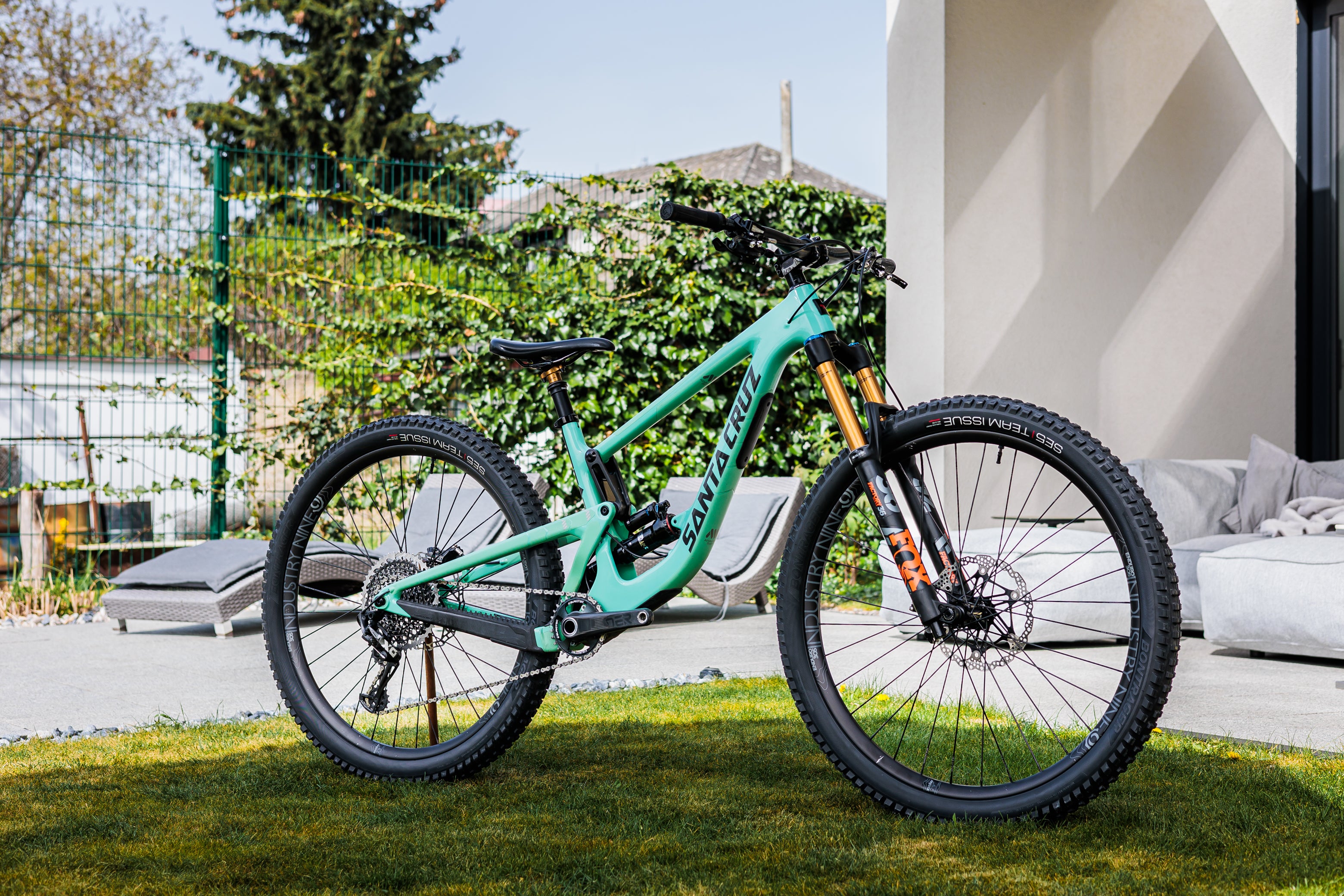 Santa Cruz Megatower velikost M