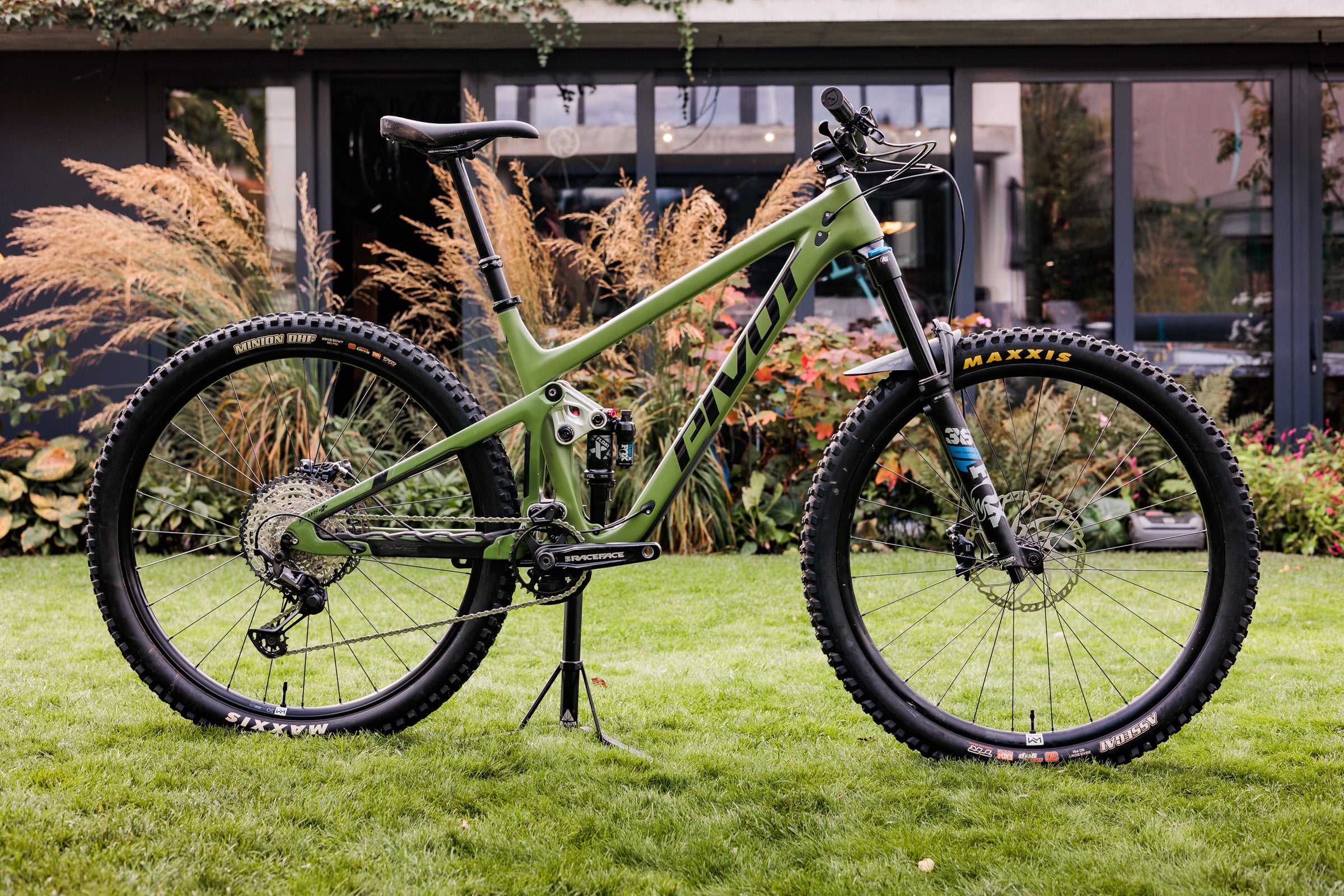 Pivot Switchblade velikost L