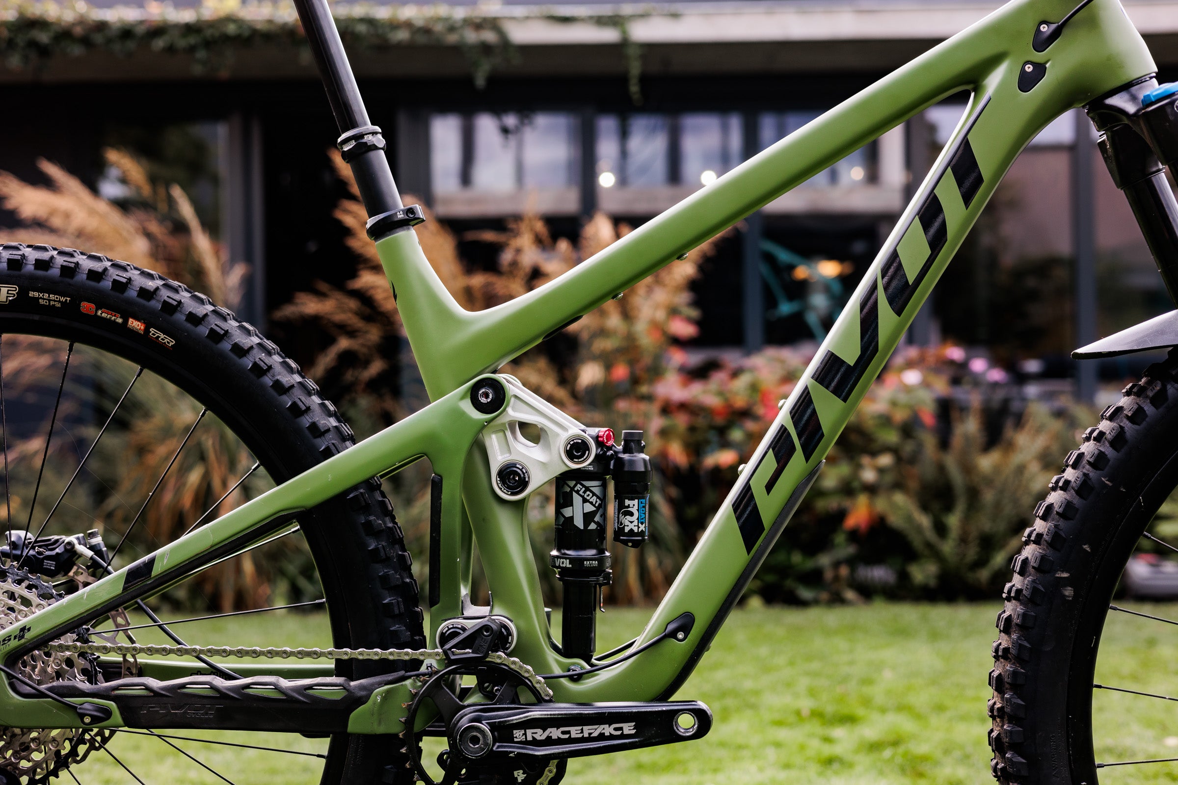 Pivot Switchblade velikost L