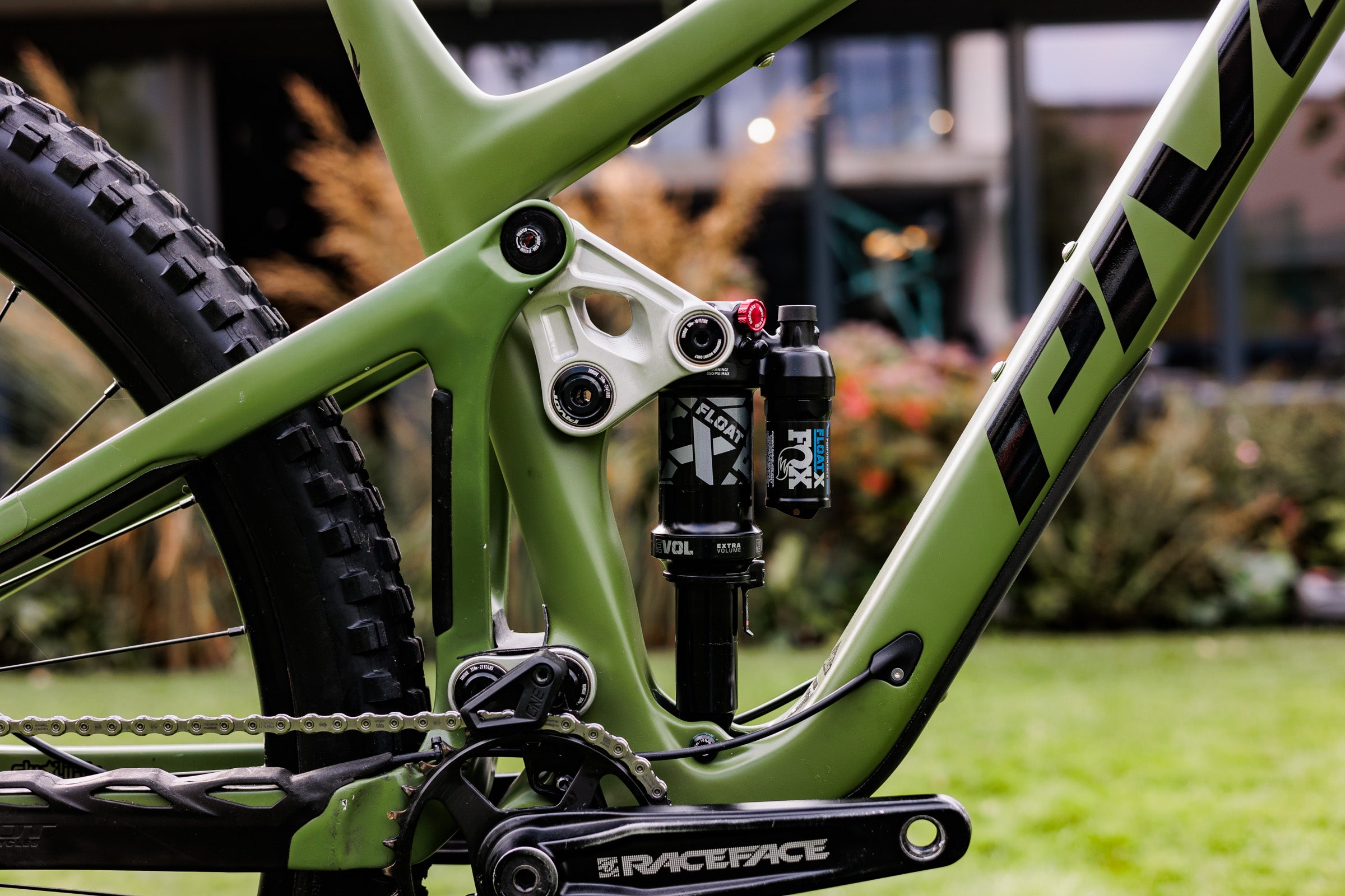 Pivot Switchblade velikost L