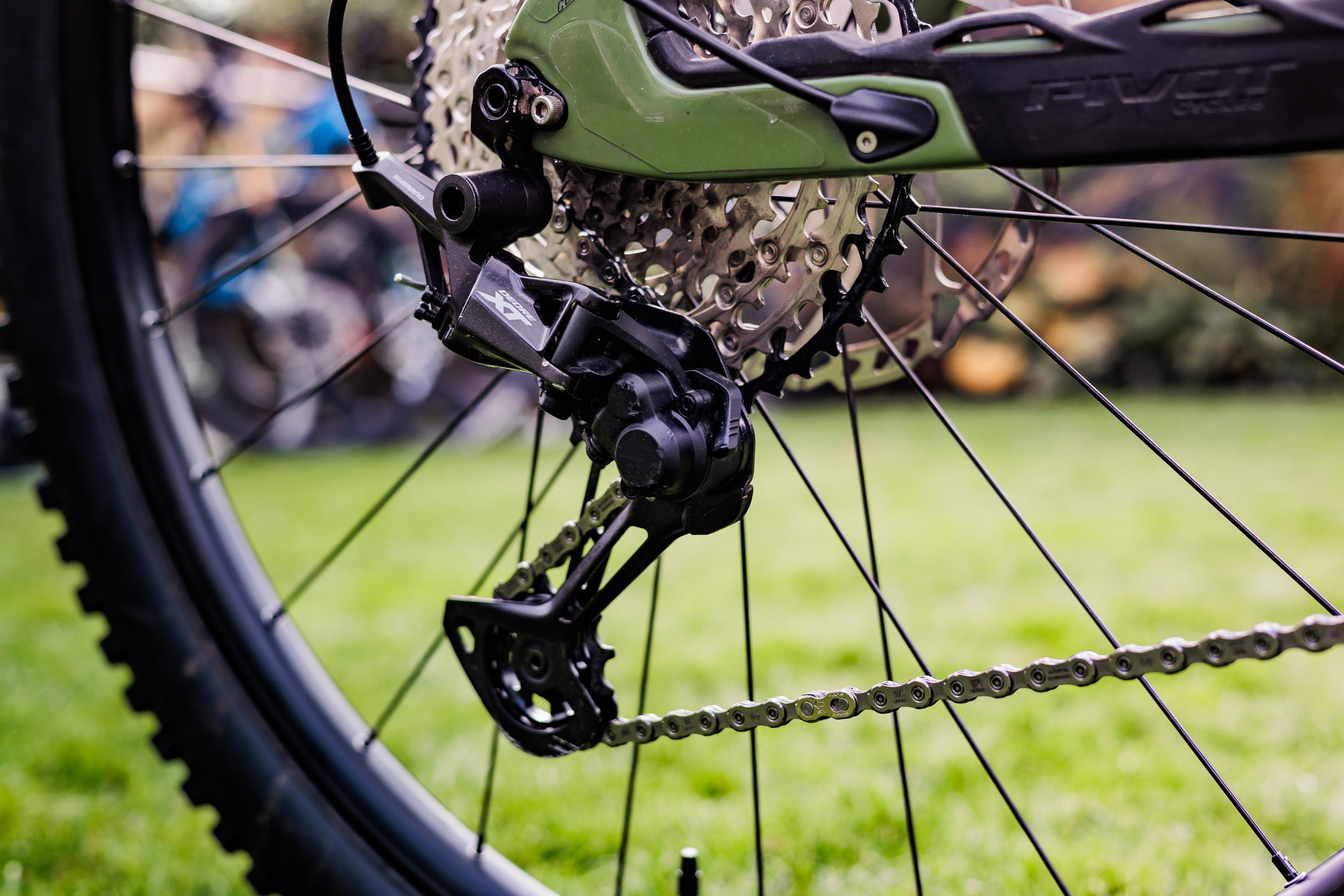 Pivot Switchblade velikost L