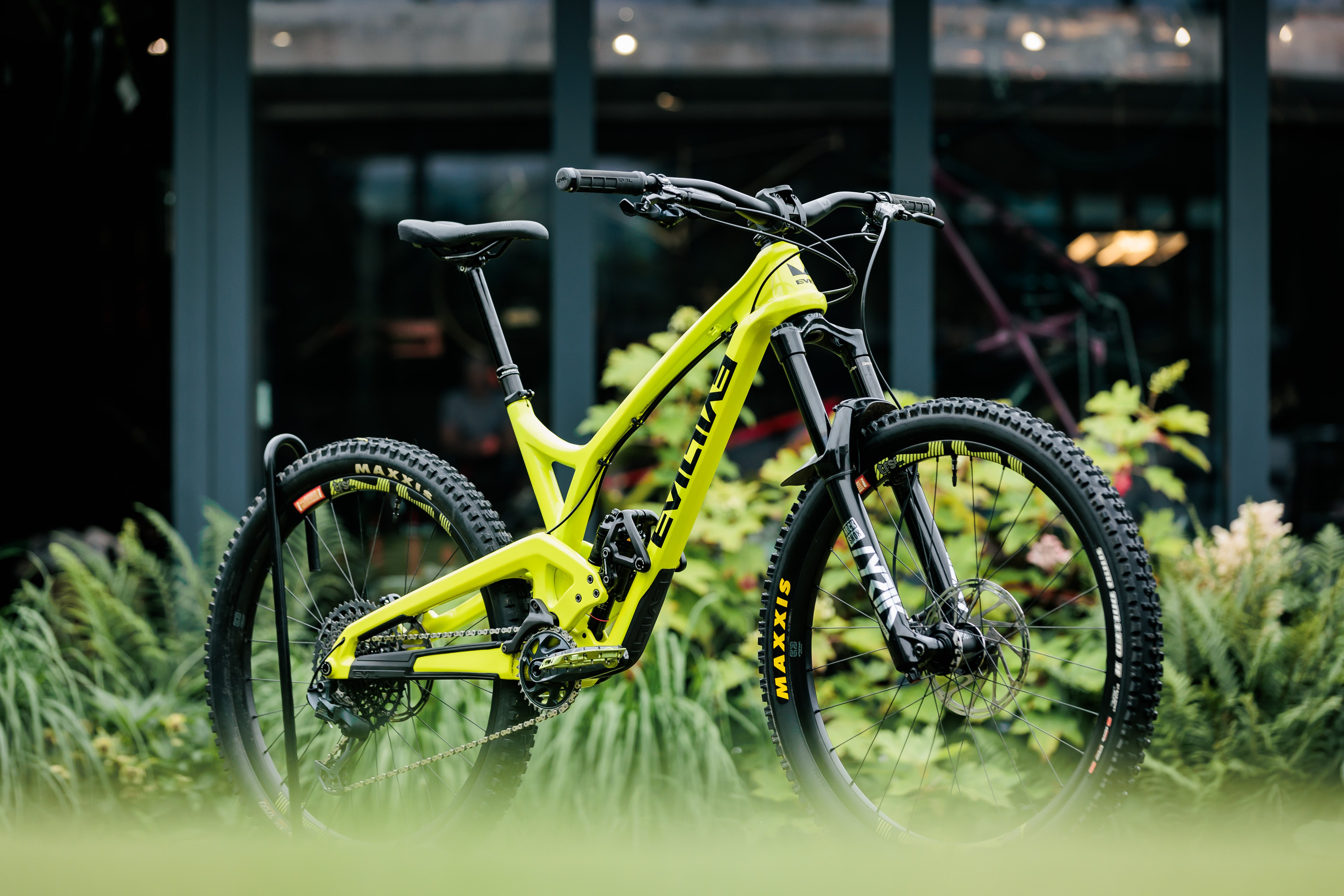 EVIL Offering 650B velikost M