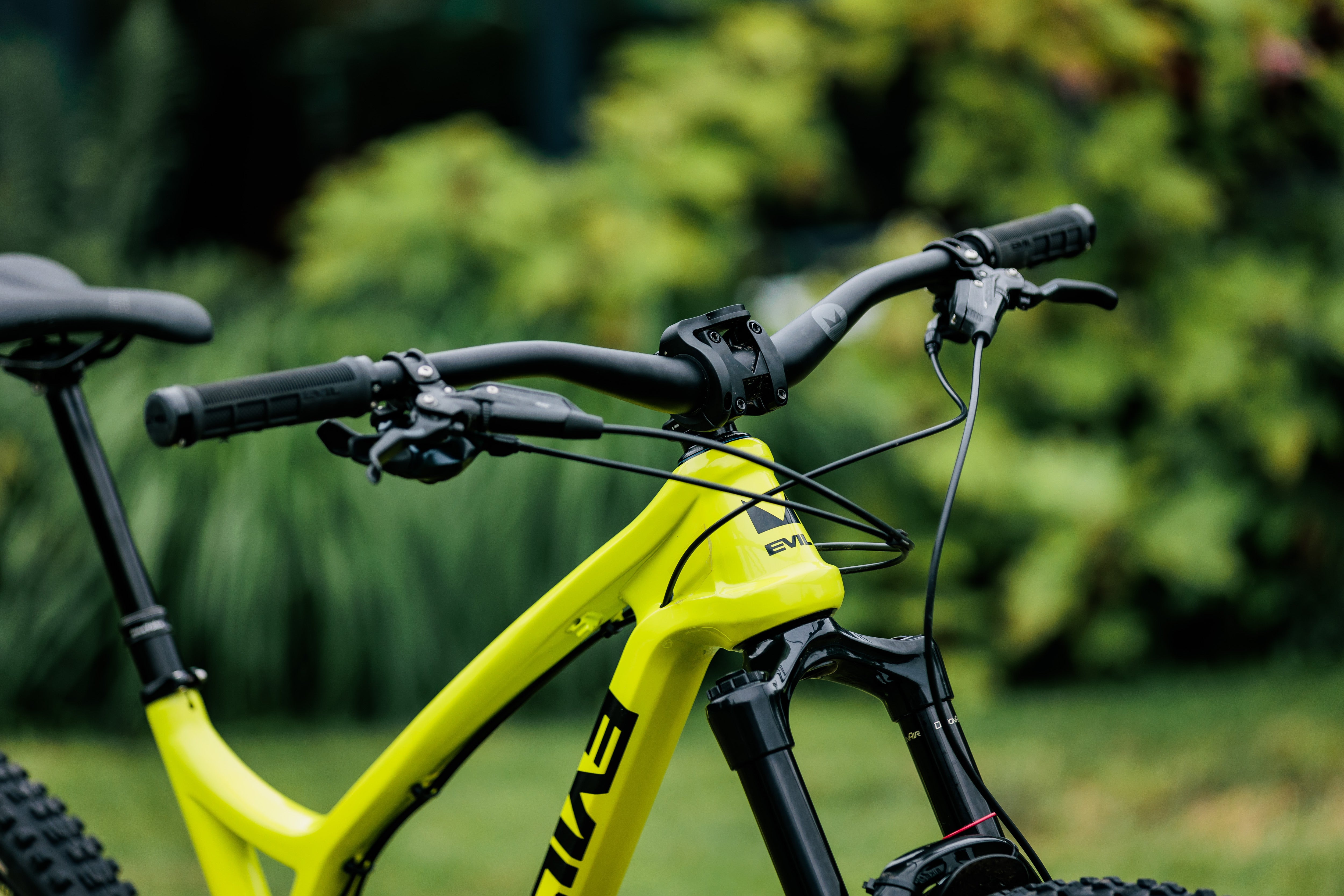 EVIL Offering 650B velikost M