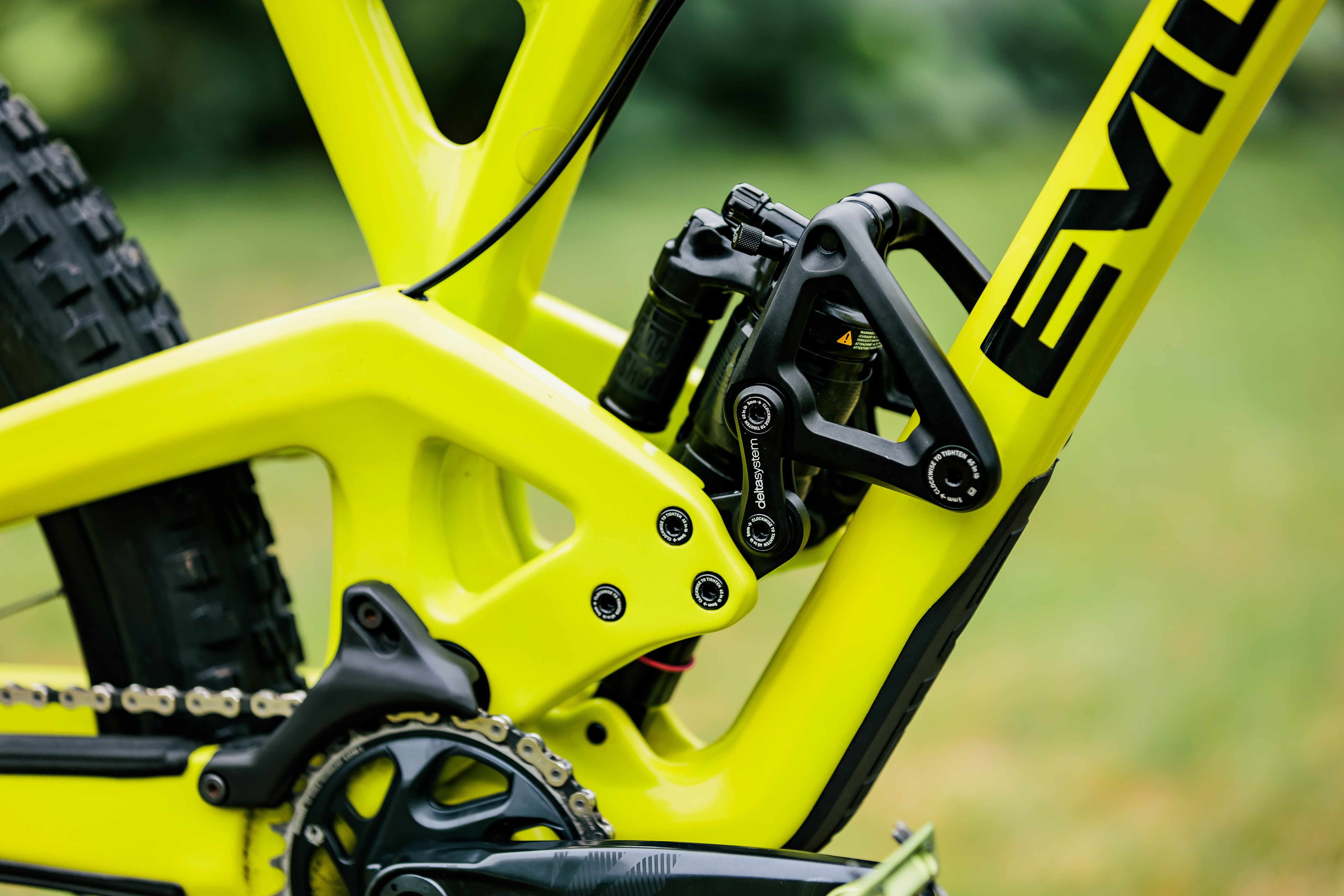 EVIL Offering 650B velikost M