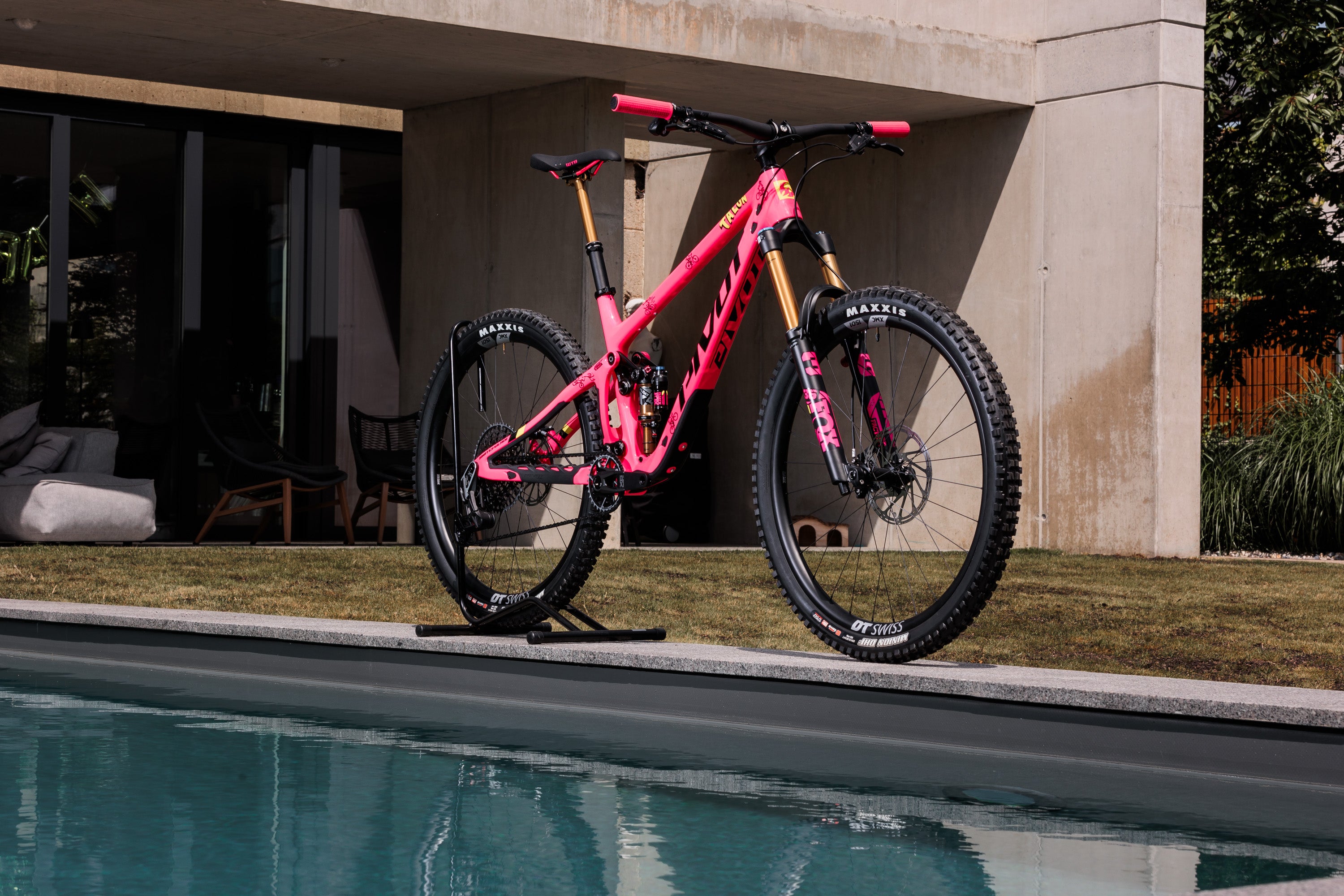 Pivot Switchblade Talon velikost M