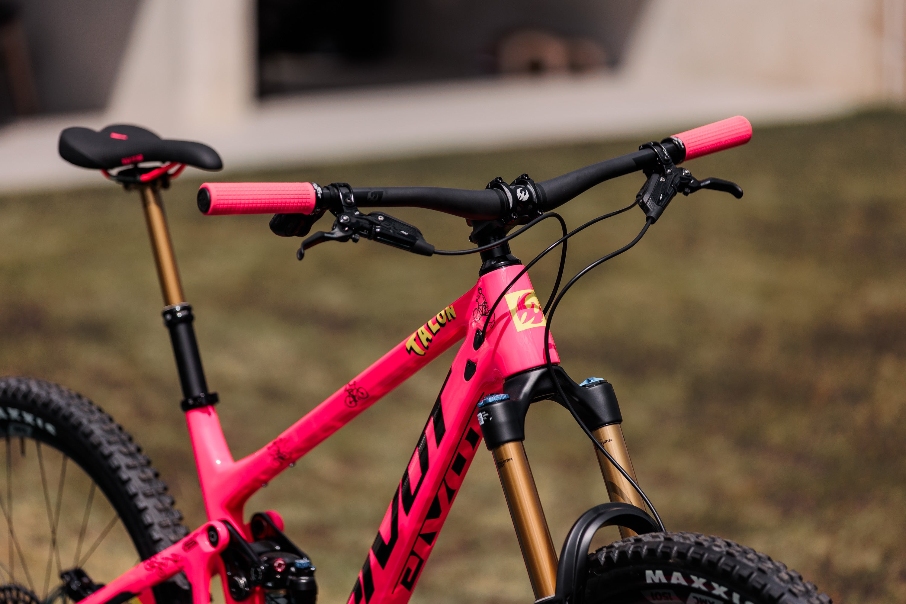 Pivot Switchblade Talon velikost M