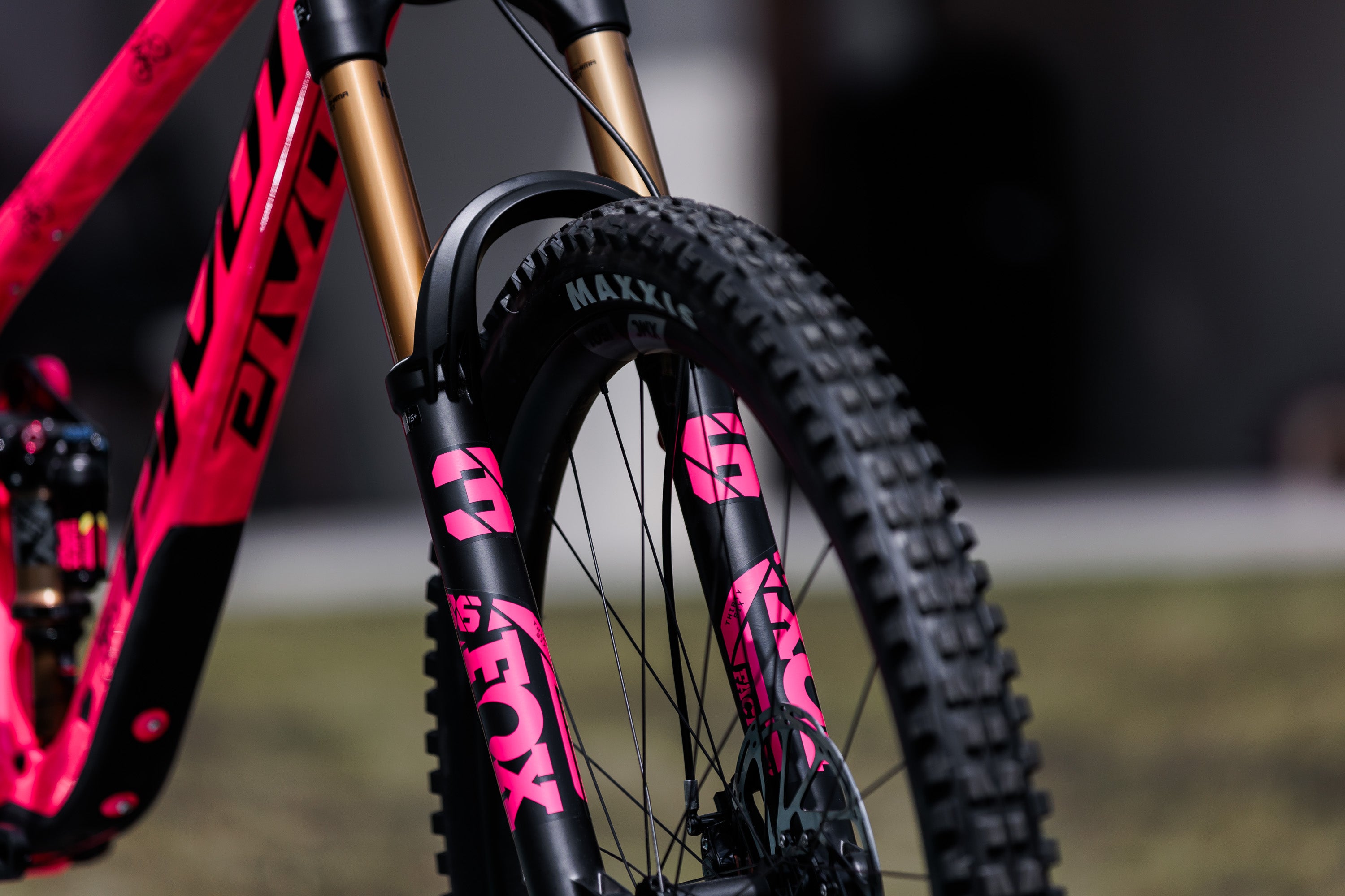 Pivot Switchblade Talon velikost M