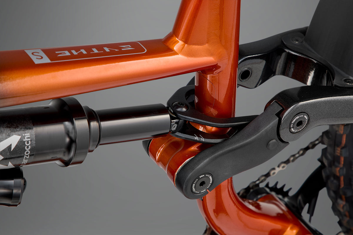 Whyte Sythe S, Tiger orange, detail vahadla Shape.It Link