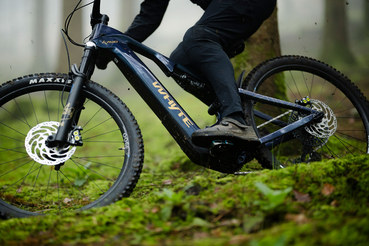 Whyte Kado RSX, Midnight blue, v terénu
