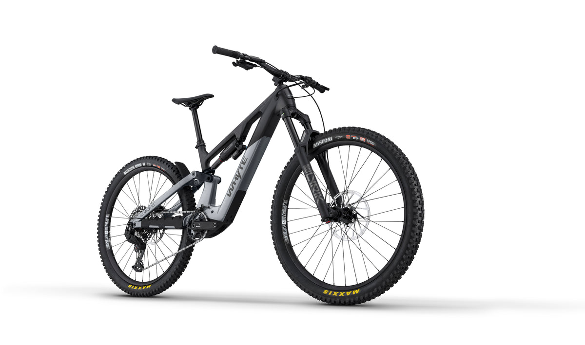Whyte Karve RS, Dark silver, zepředu ze tří čtvrtin