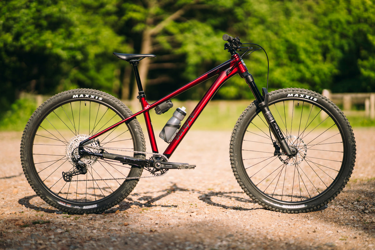 Whyte Secta RS, Ruby red and black, na trailu