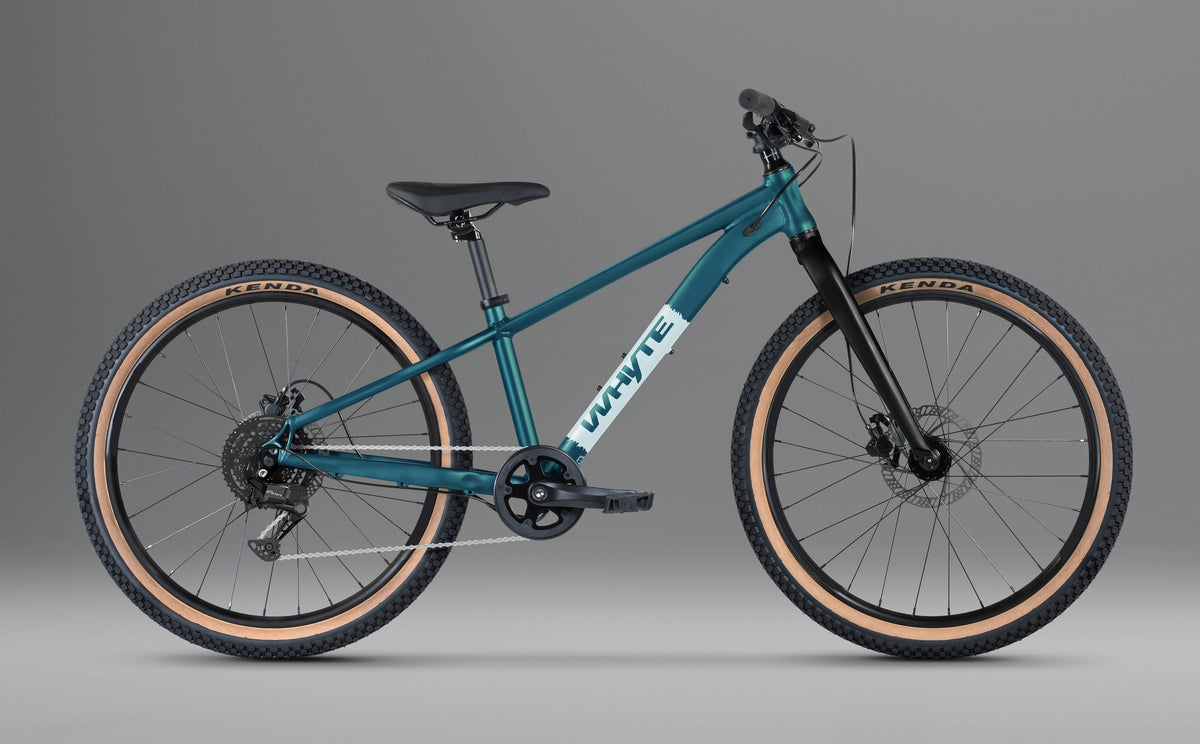Whyte Secta 24, Aquamarine, z boku, na šedém pozadí