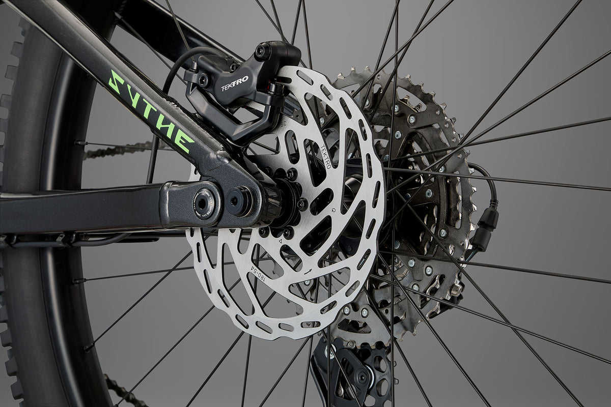 Whyte Sythe 27, Notso shrinking violet, detail brzdy