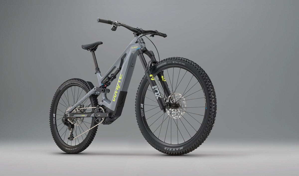 Whyte Kado RSX, Ash grey, zepředu ze tří čtvrtin