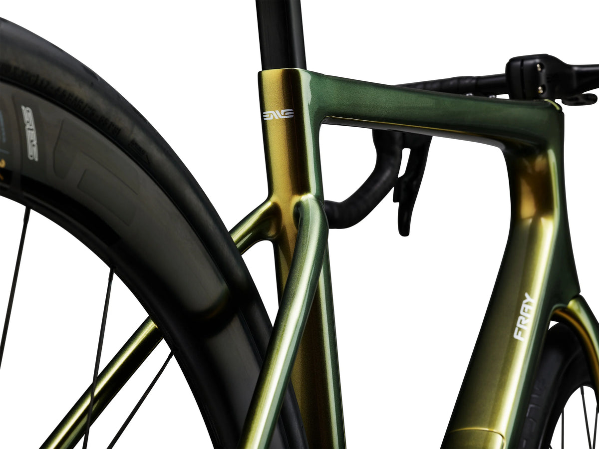 ENVE Fray, Venom, detail hlavové trubky a vidlice #Barva_Venom