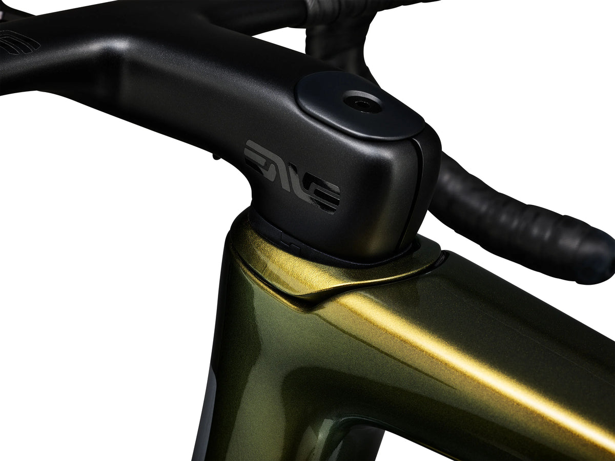 ENVE Fray, Venom, detail představce a hlavové trubky #Barva_Venom