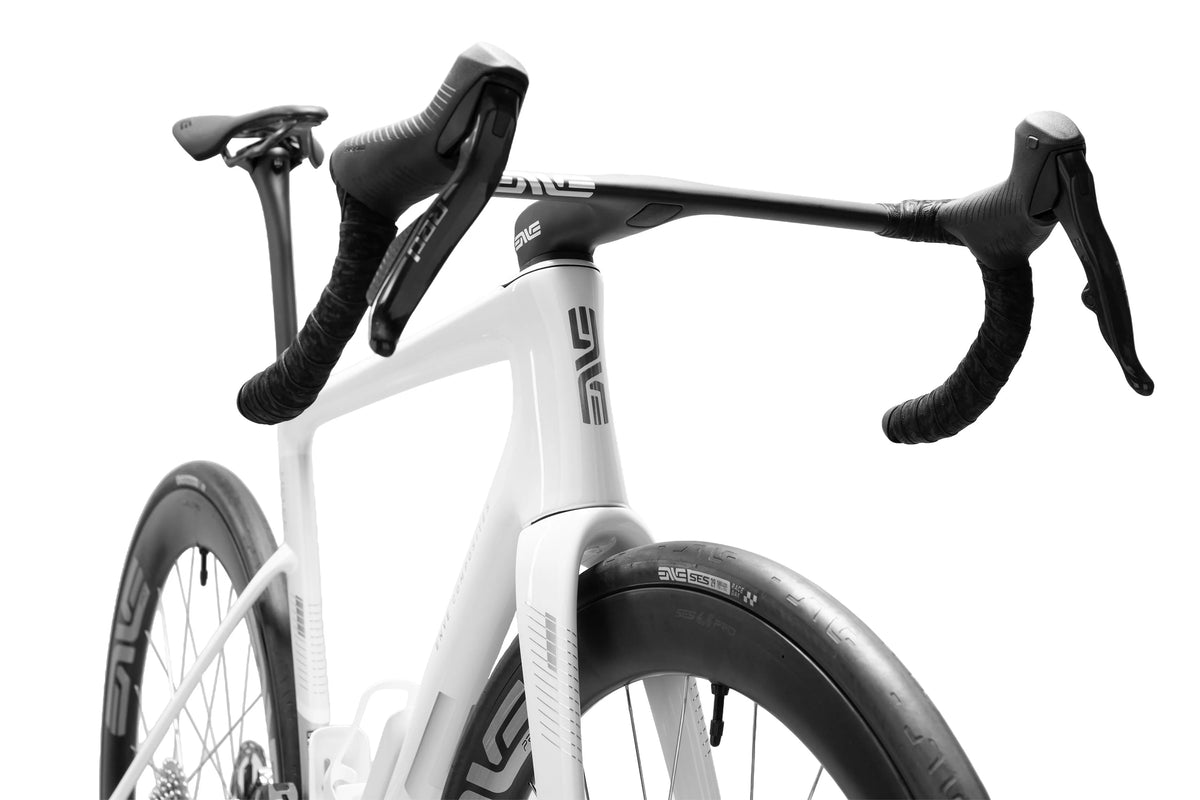 ENVE Melee v2, White Lightning, řídítka SES Aero a představec IN-Route #Barva_White Lightning