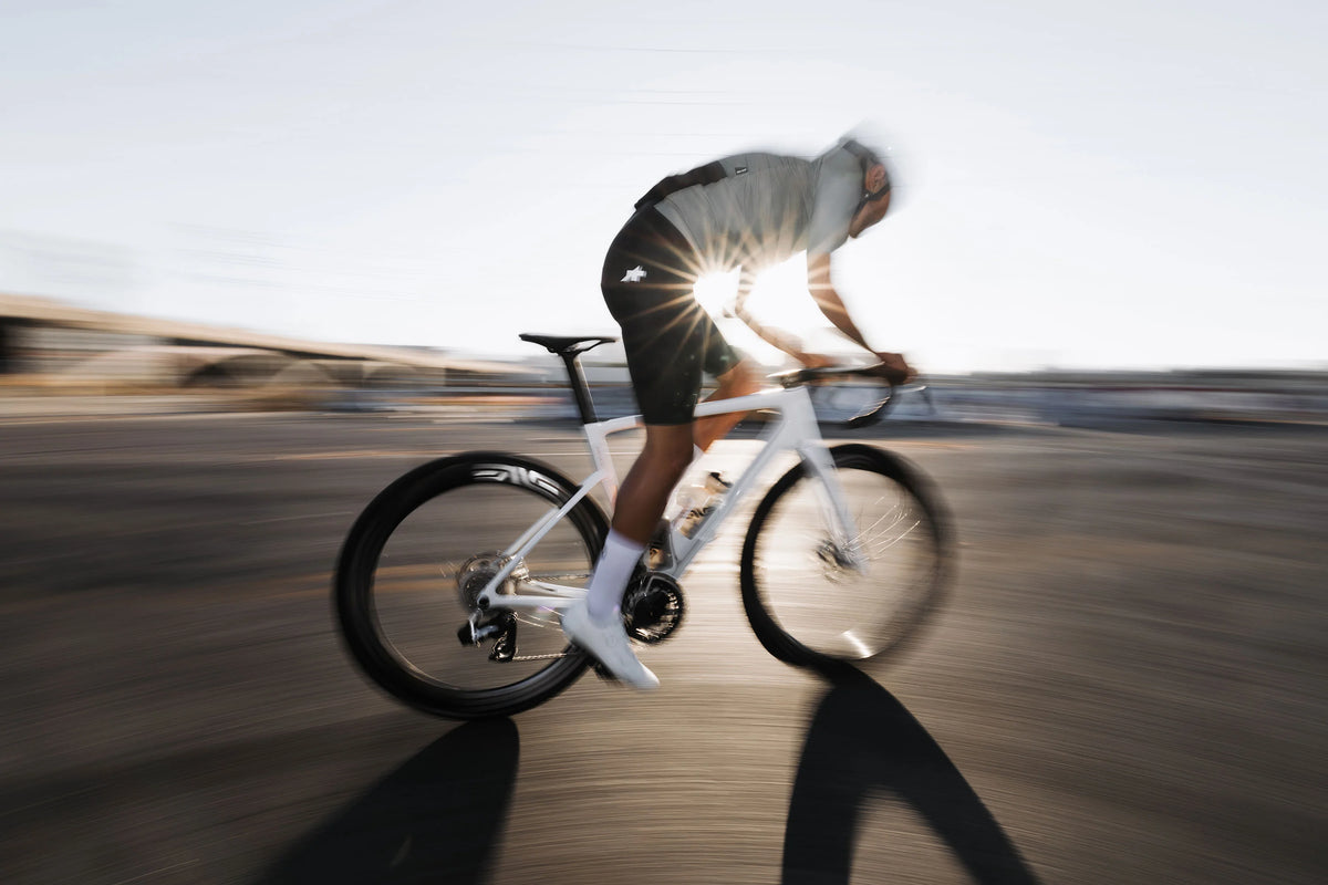 ENVE Melee v2, White Lightning, v jízdě proti slunci #Barva_White Lightning