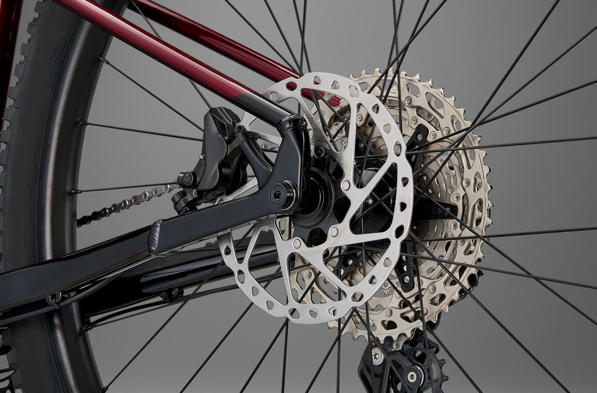 Whyte Secta RS, Ruby red and black, detail zadní brzdy