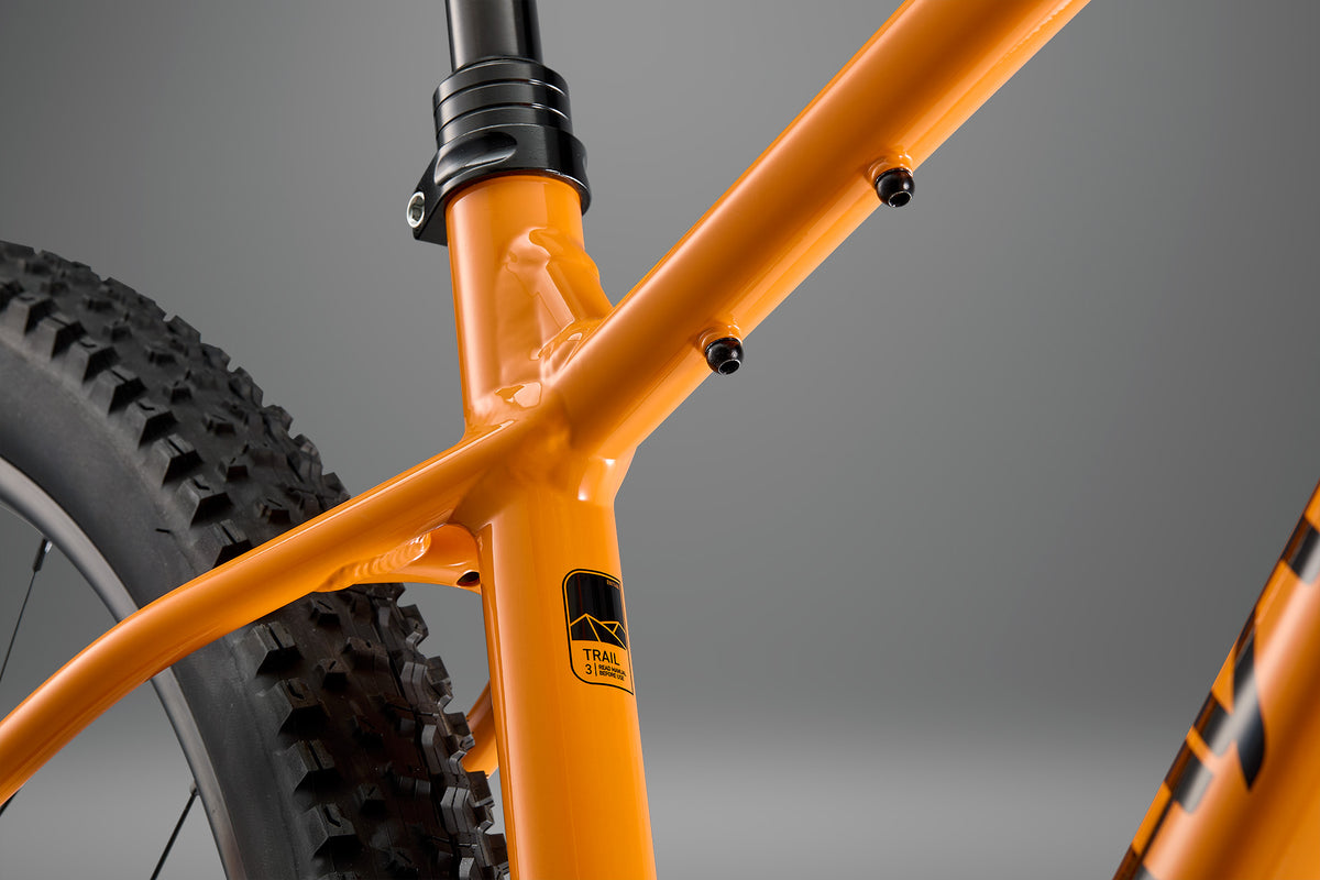 Whyte Secta S, Coral orange, detail rámu u sedlové trubky