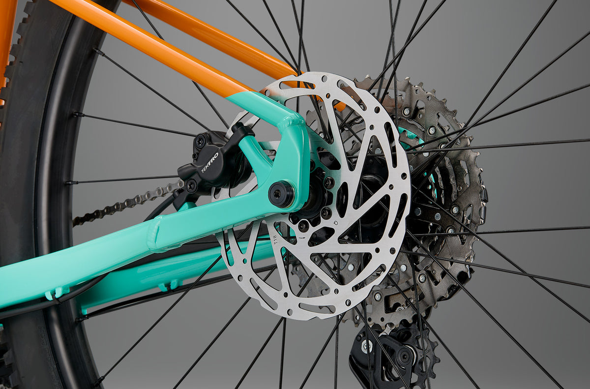 Whyte Secta S, Coral orange, detail zadní brzdy