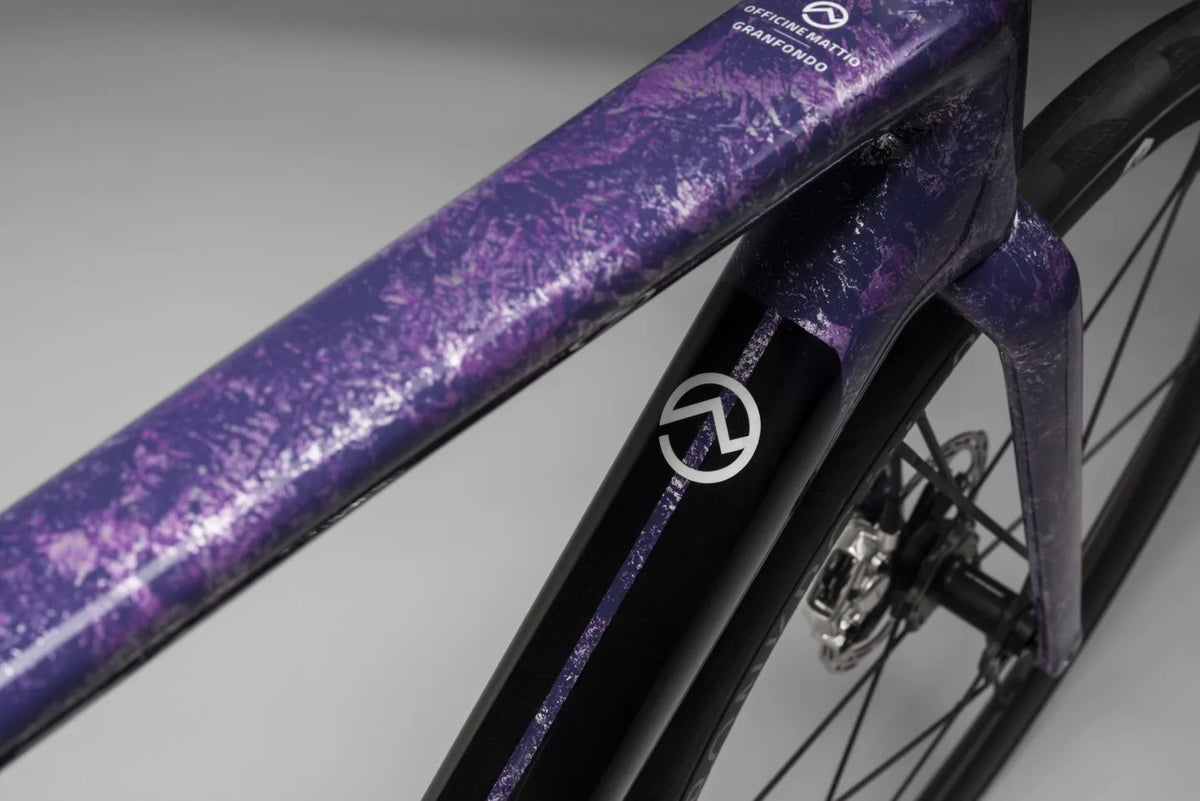 Officine Mattio Granfondo, detail rámu s logem OM