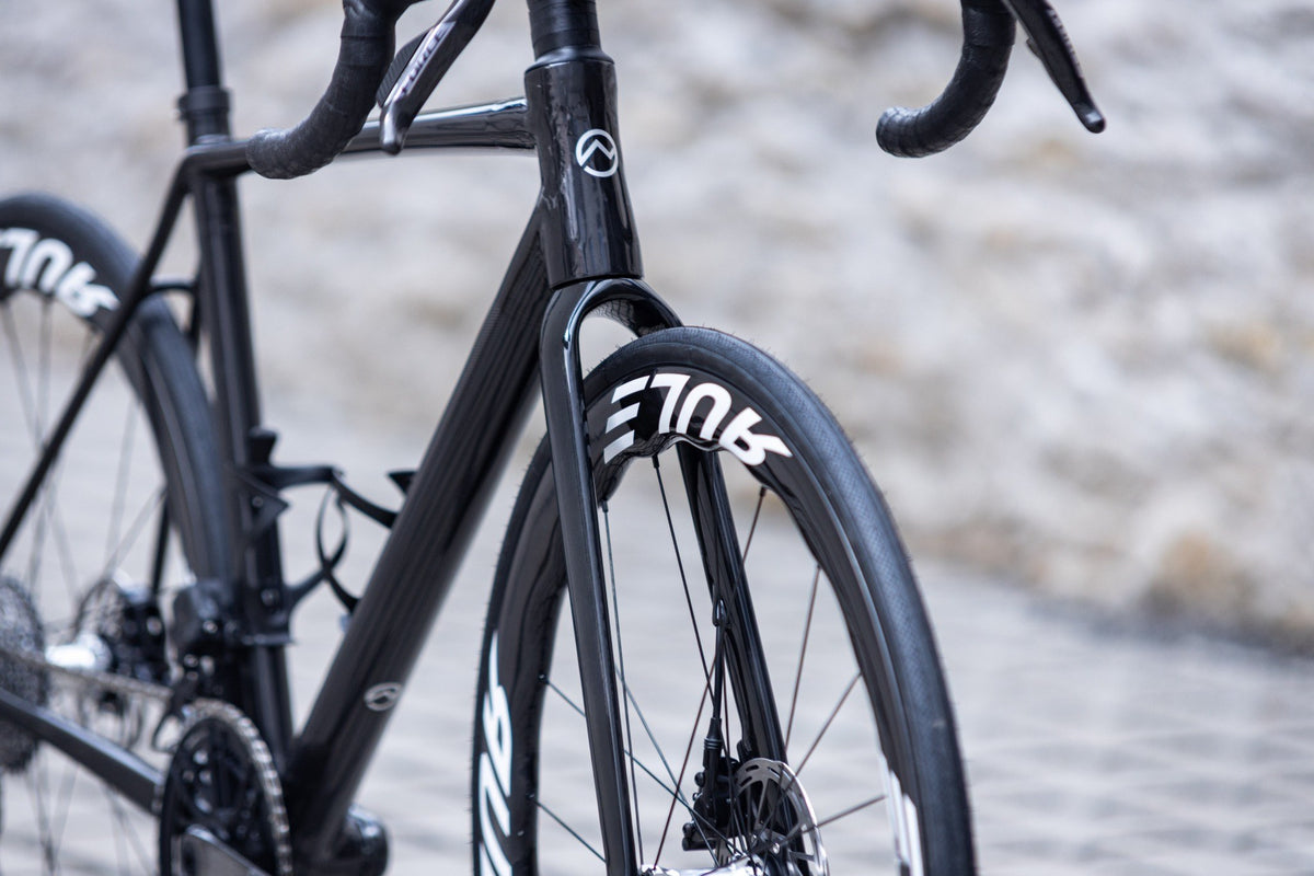 Officine Mattio SL Raw Carbon, vel. 54, vidlice a přední kolo