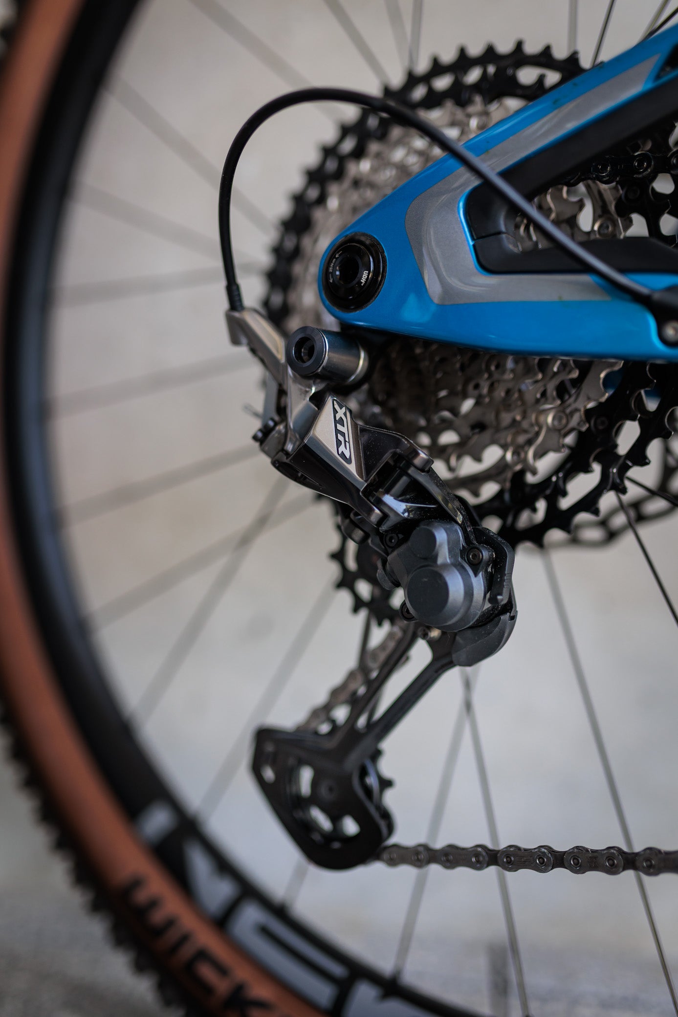 Pivot Switchblade velikos L
