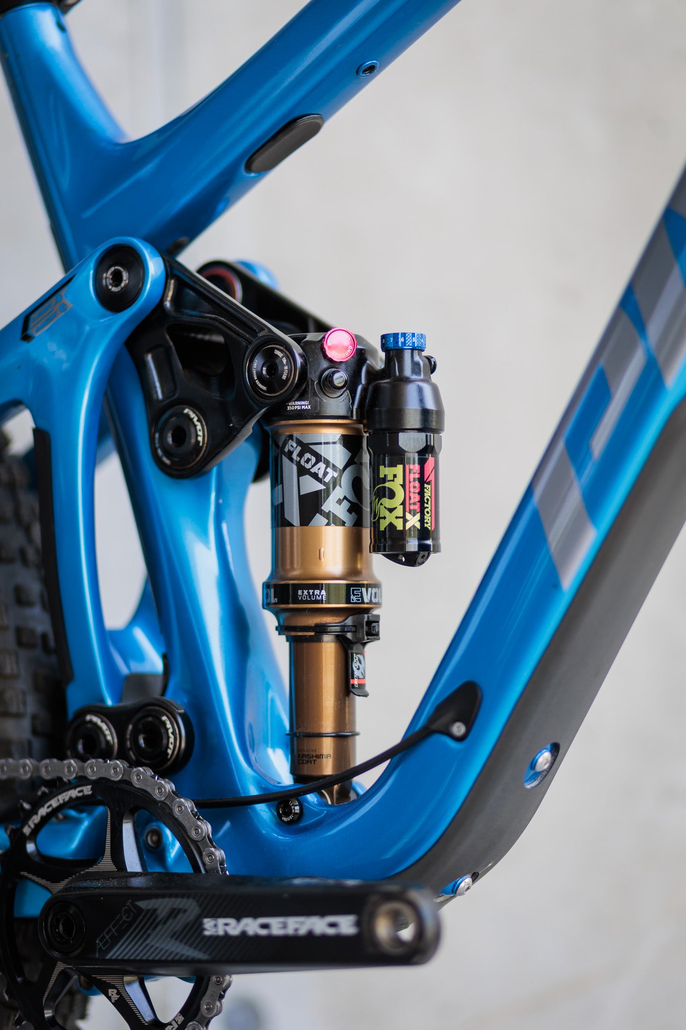 Pivot Switchblade velikos L