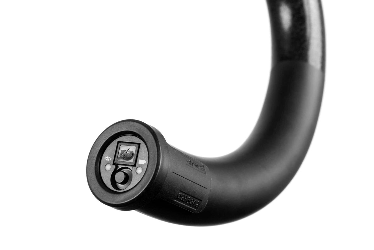 ENVE AERO IN-Route, karbonová aero řídítka, detail zátky s Di2 v konci řídítek