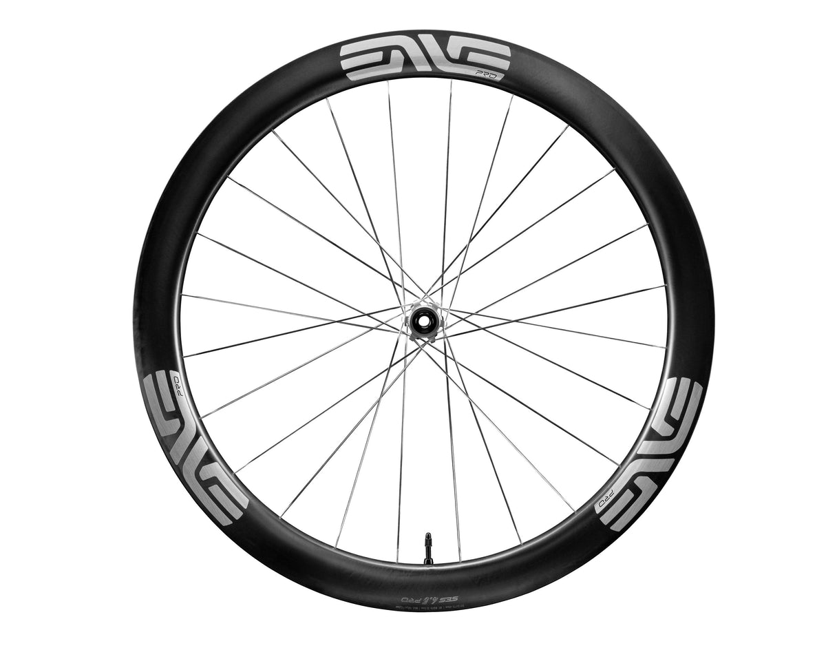 ENVE SES 4.5 PRO, stříbrné nápisy, přední kolo z boku #Barva nápisů_Stříbrné