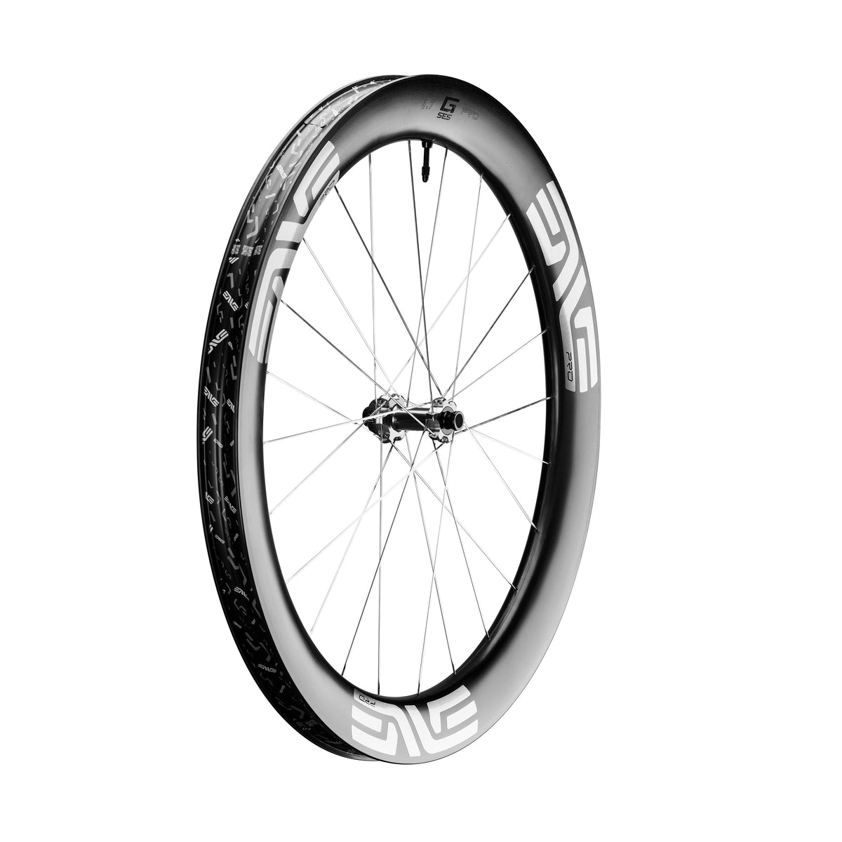 ENVE G SES 6.7 PRO, stříbrné nápisy, přední kolo šikmo #Barva nápisů_Stříbrné