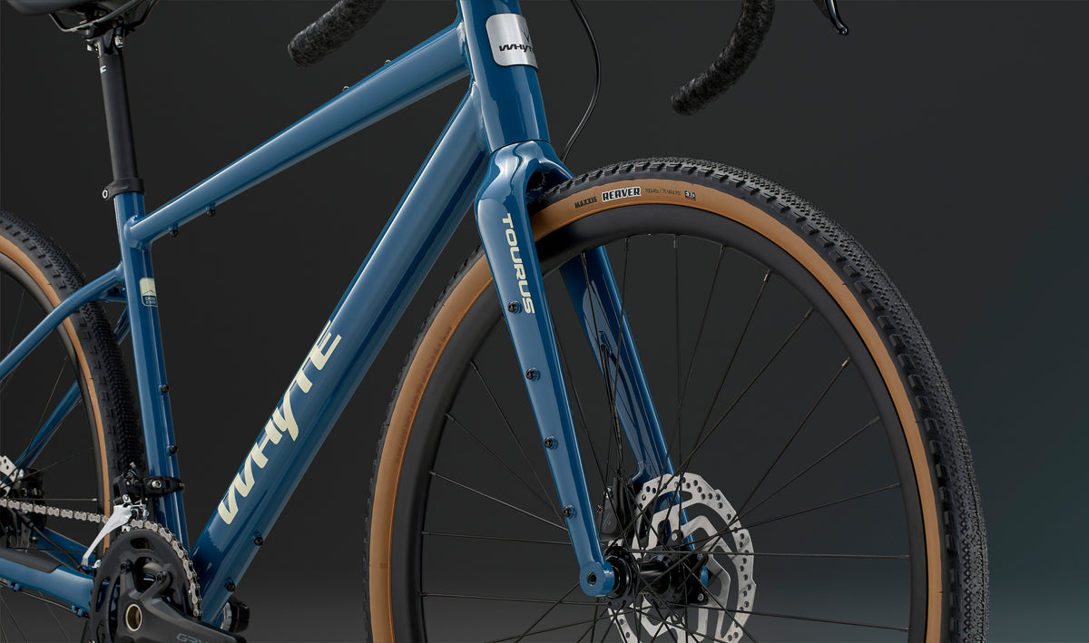 Whyte Tourus, Dark cobalt blue, úchyty na vidlici