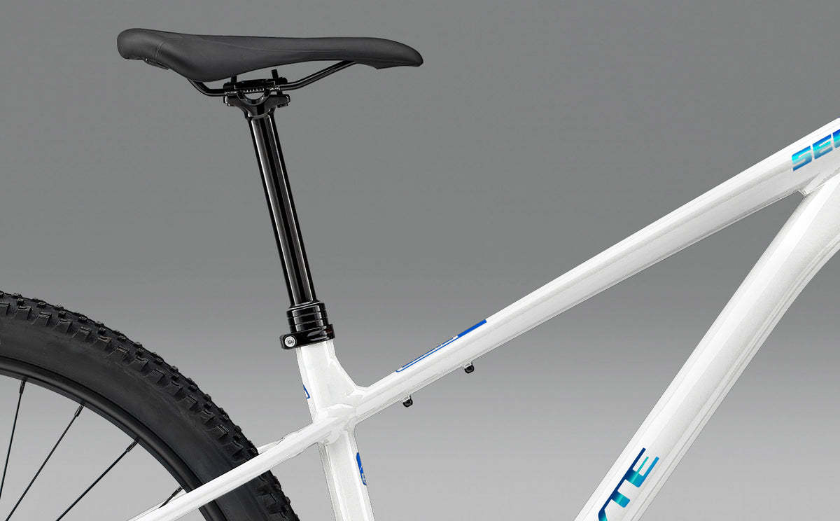 Whyte Secta R, Electric white, detail teleskopické sedlovky