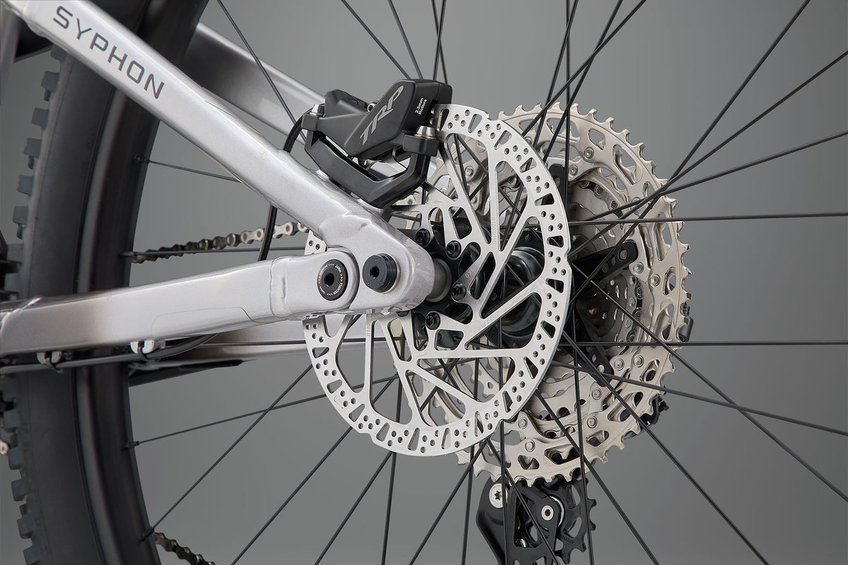 Whyte Syphon S, Raw silver, detail brzdy