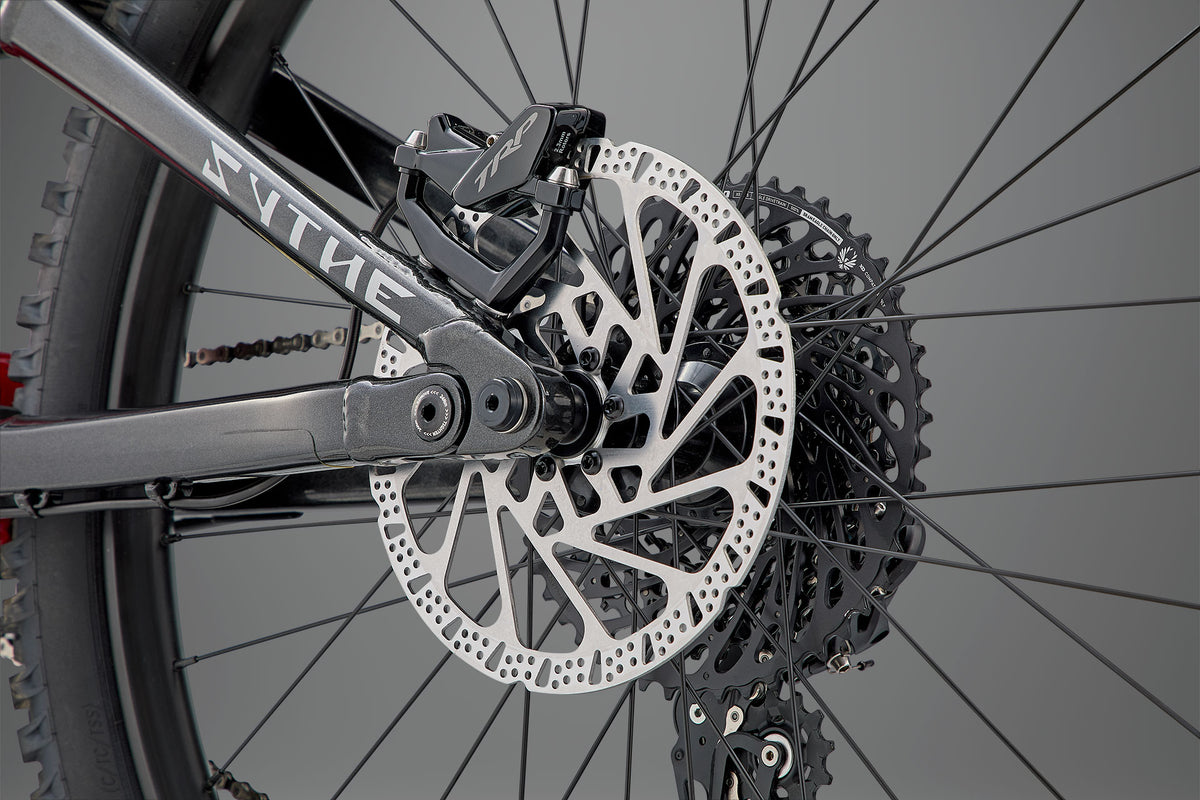 Whyte Sythe RS, Chili red, detail brzdy