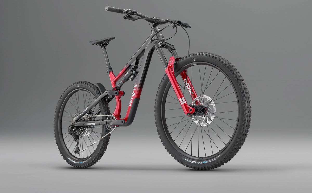 Whyte Sythe RS, Chili red, zepředu ze tří čtvrtin