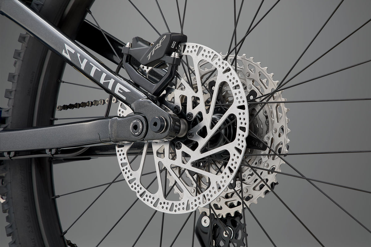 Whyte Sythe S, Tiger orange, detail brzdy