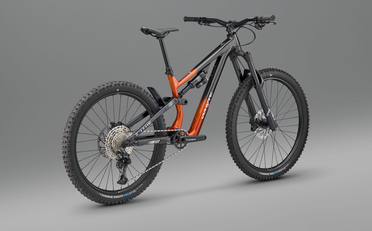 Whyte Sythe S, Tiger orange, zezadu ze tří čtvrtin