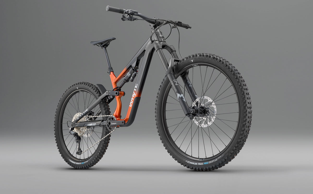 Whyte Sythe S, Tiger orange, zepředu ze tří čtvrtin
