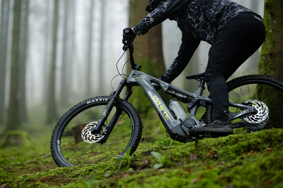 Whyte Kado RSX, Ash grey, v terénu