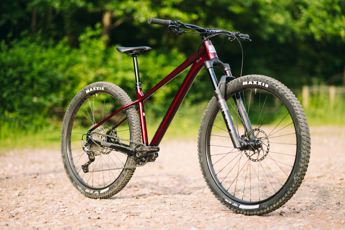 Whyte Secta RS, Ruby red and black, v terénu