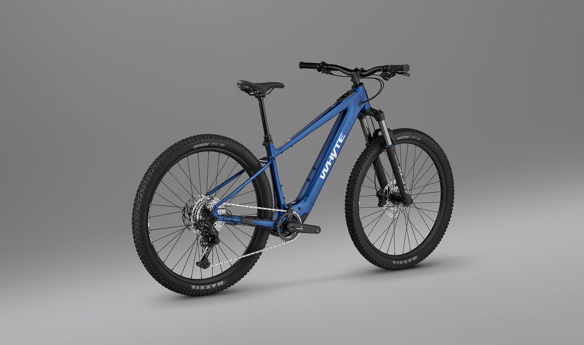 Whyte Secta E, Sapphire blue, zezadu ze tří čtvrtin