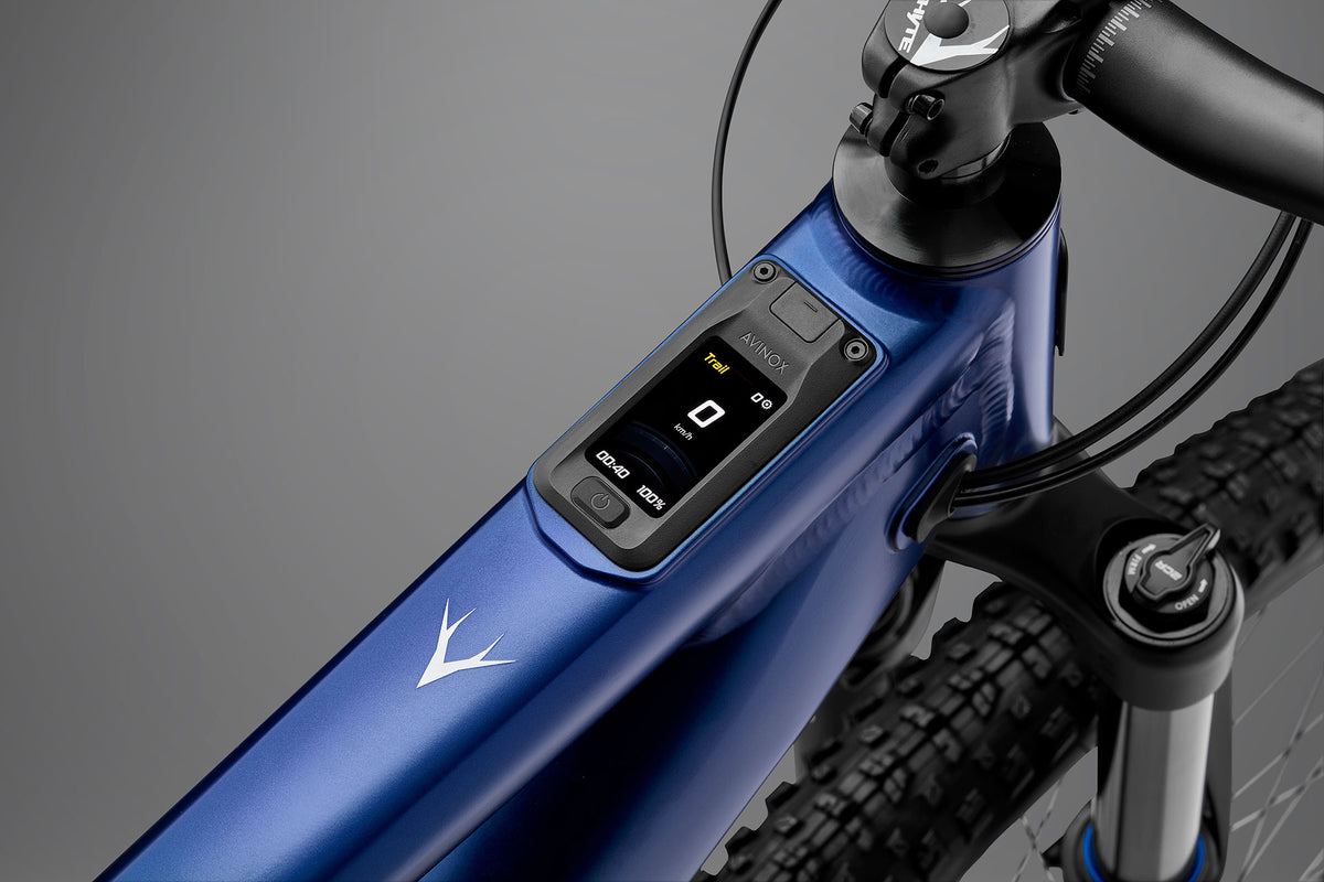 Whyte Secta E, Sapphire blue, detail displeje